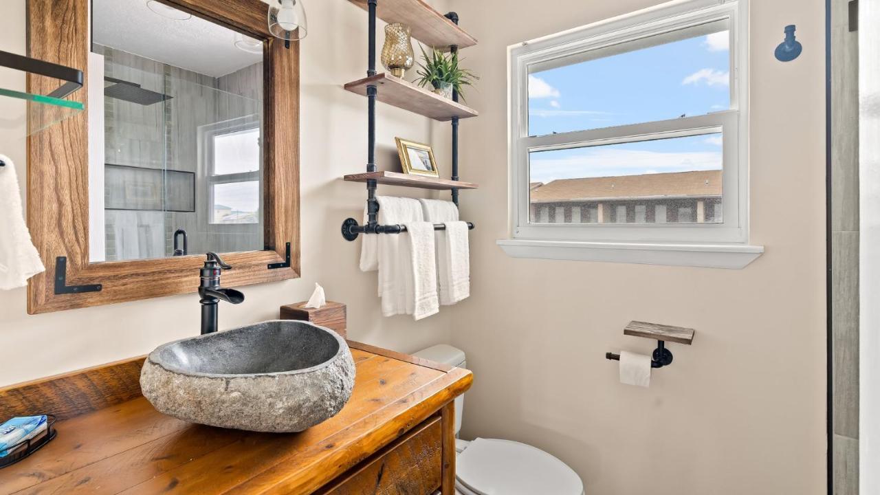 Pet Friendly Townhome With Gulf Views And Hot Tub Right Across From Beach And Schooners Panama City Beach Eksteriør billede