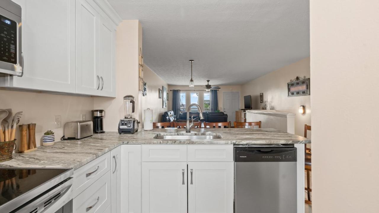 Pet Friendly Townhome With Gulf Views And Hot Tub Right Across From Beach And Schooners Panama City Beach Eksteriør billede