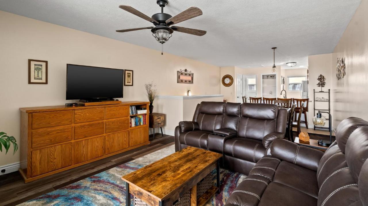 Pet Friendly Townhome With Gulf Views And Hot Tub Right Across From Beach And Schooners Panama City Beach Eksteriør billede